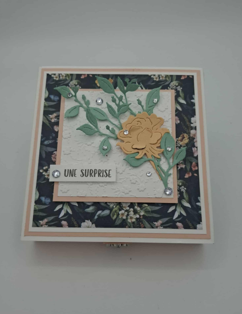 Boîte cadeau florale