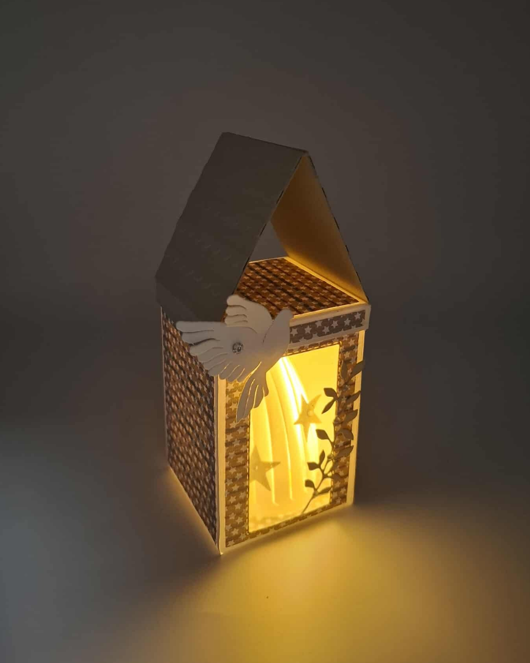 Maison Ange " Colombe de la paix Noel et sa lanterne Lumineuse"